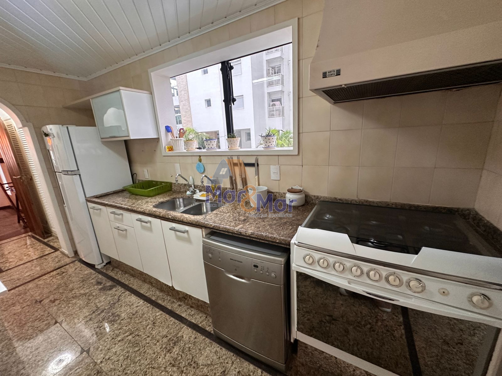Apartamento na Praia da Enseada, Guarujá - SP