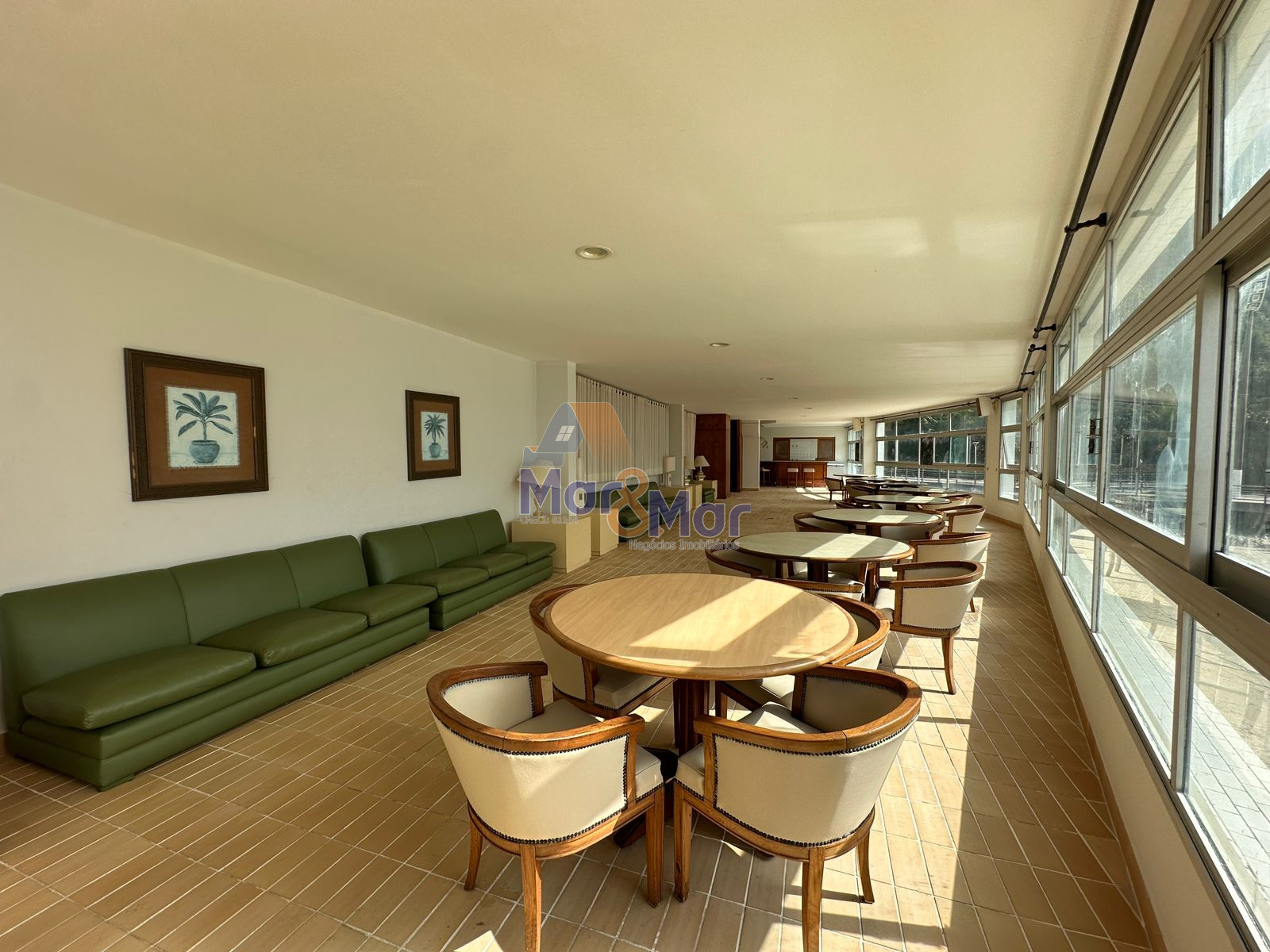 Apartamento Frente ao Mar nas Pitangueiras, Guarujá - SP