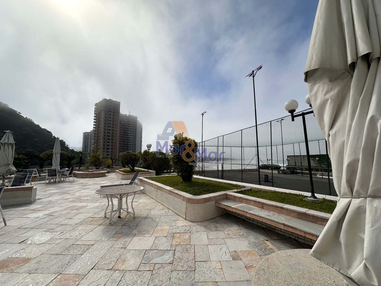 Apartamento Frente ao Mar nas Pitangueiras, Guarujá - SP