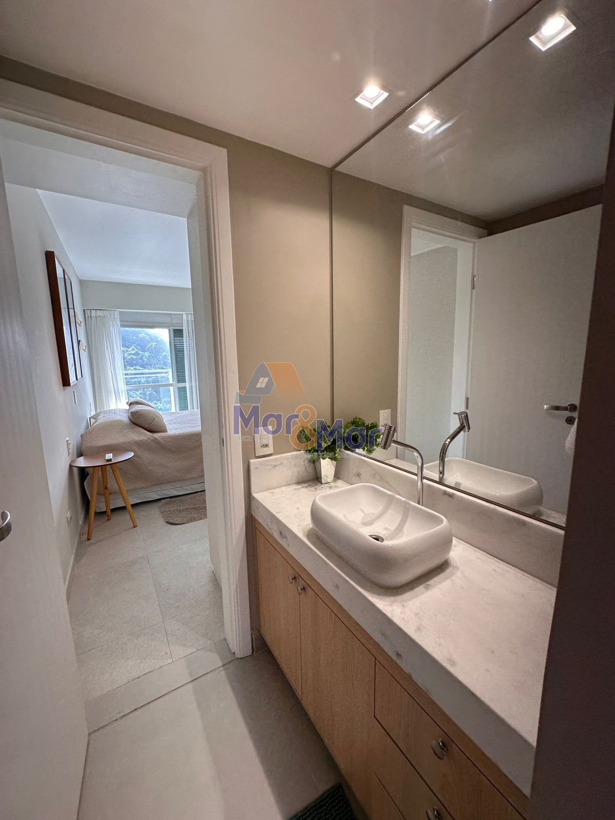 Apartamento Frente ao Mar nas Pitangueiras, Guarujá - SP
