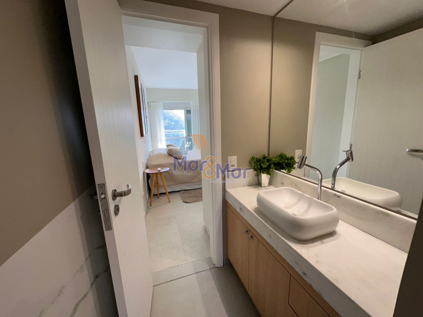 Apartamento Frente ao Mar nas Pitangueiras, Guarujá - SP