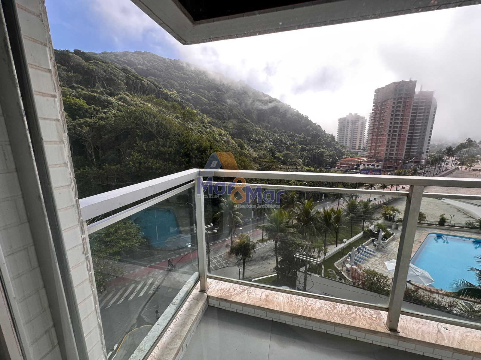 Apartamento Frente ao Mar nas Pitangueiras, Guarujá - SP