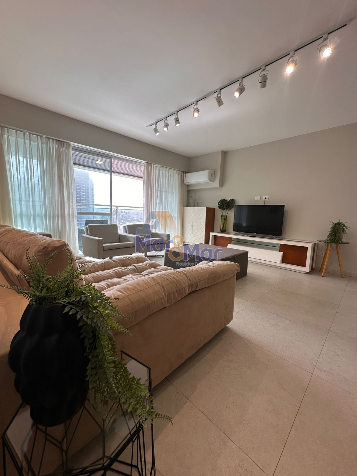 Apartamento Frente ao Mar nas Pitangueiras, Guarujá - SP