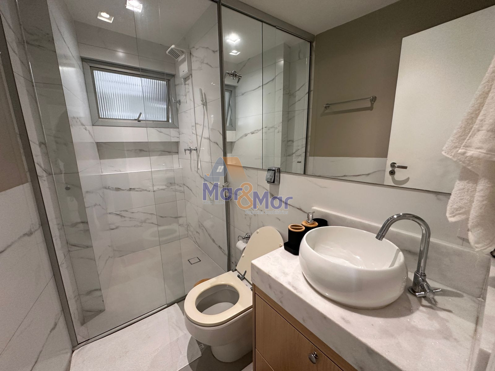 Apartamento Frente ao Mar nas Pitangueiras, Guarujá - SP