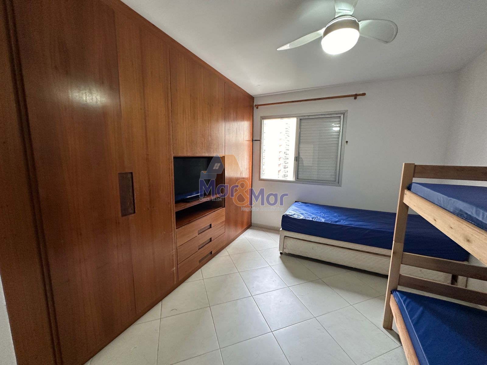 Apartamento na Praia das Pitangueiras, Guarujá - SP