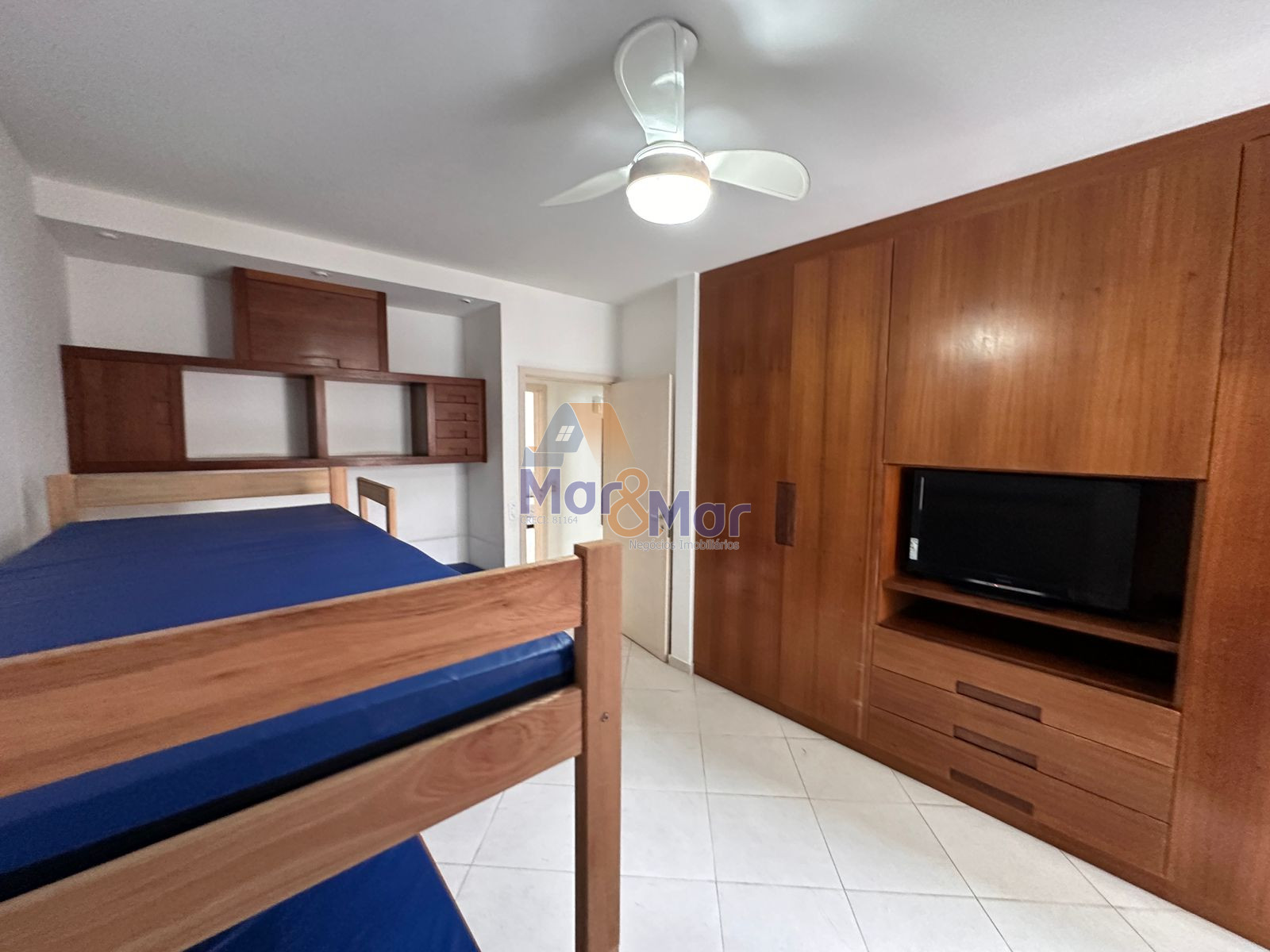 Apartamento na Praia das Pitangueiras, Guarujá - SP