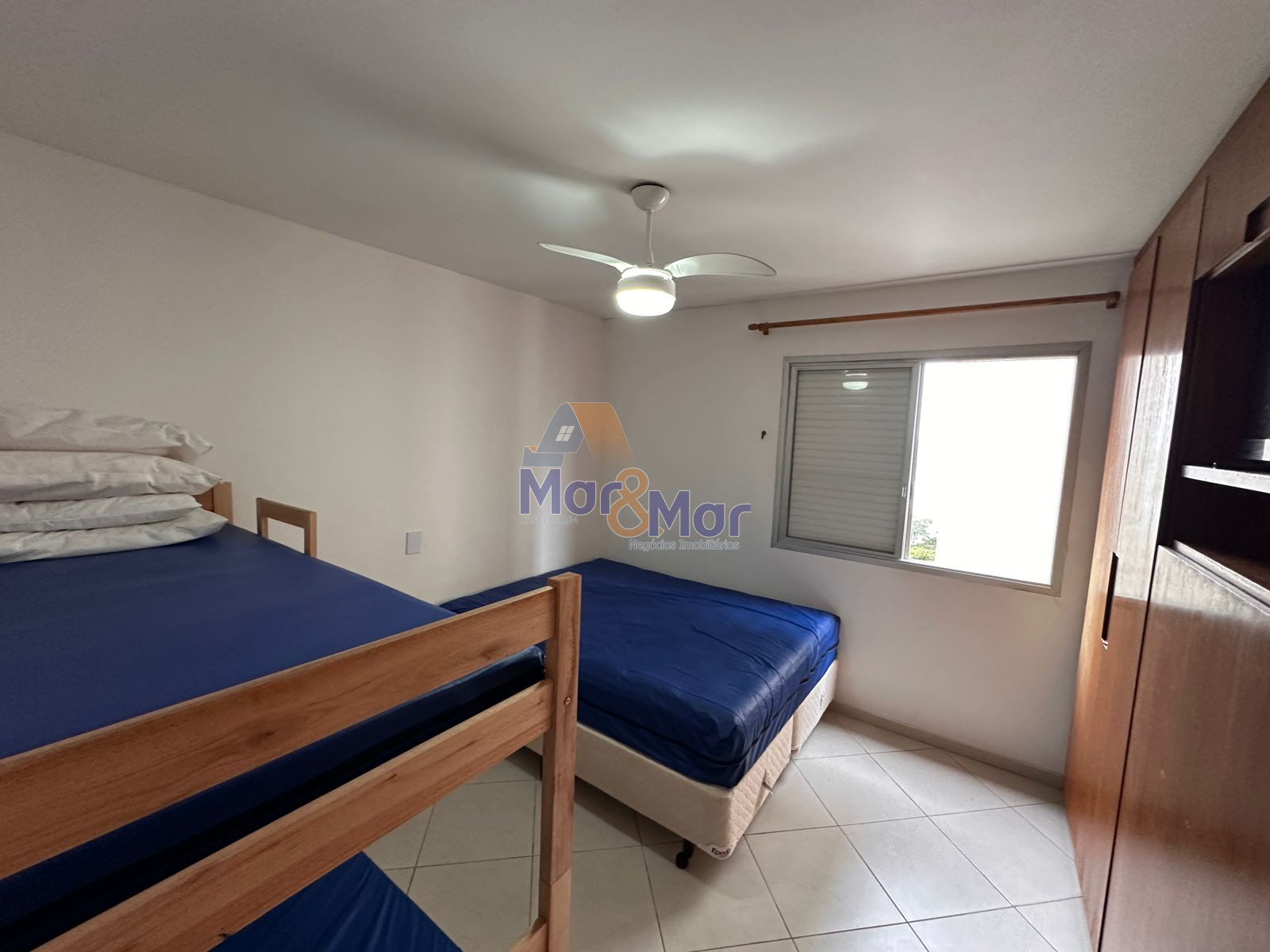 Apartamento na Praia das Pitangueiras, Guarujá - SP