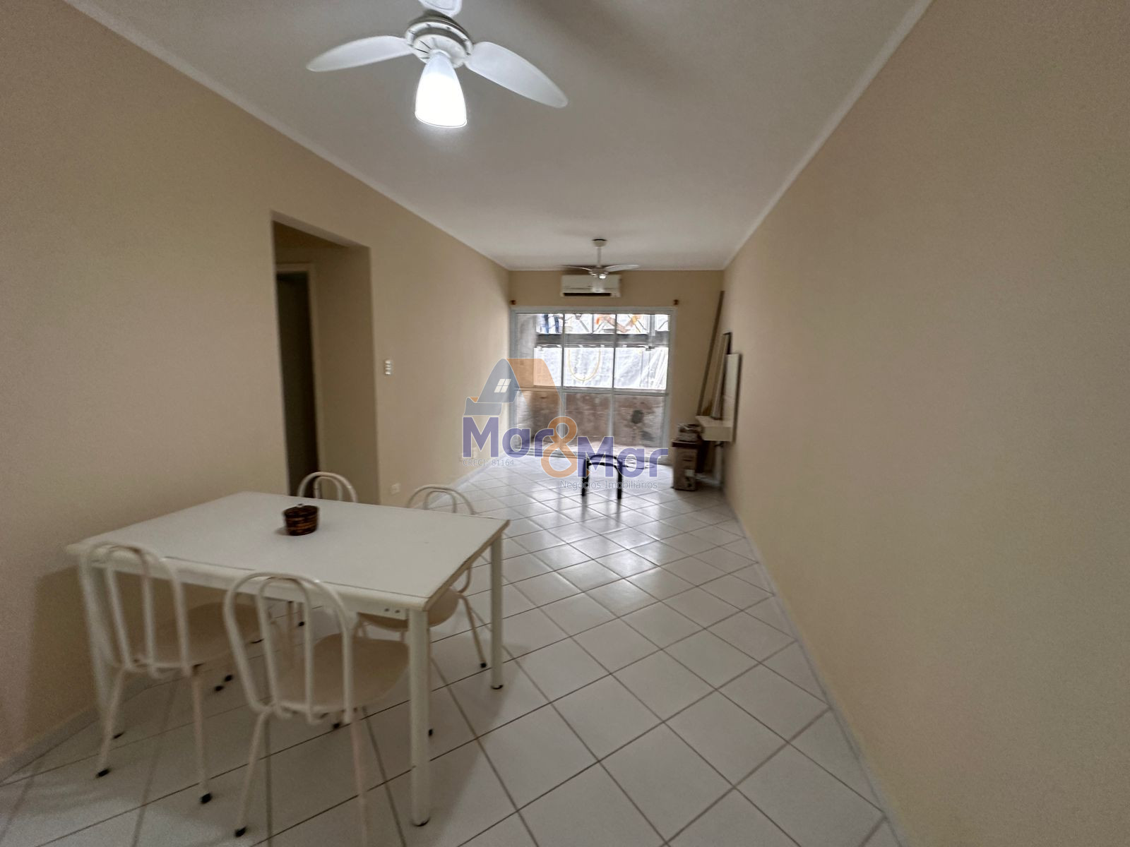 Apartamento na Praia das Pitangueiras, Guarujá - SP