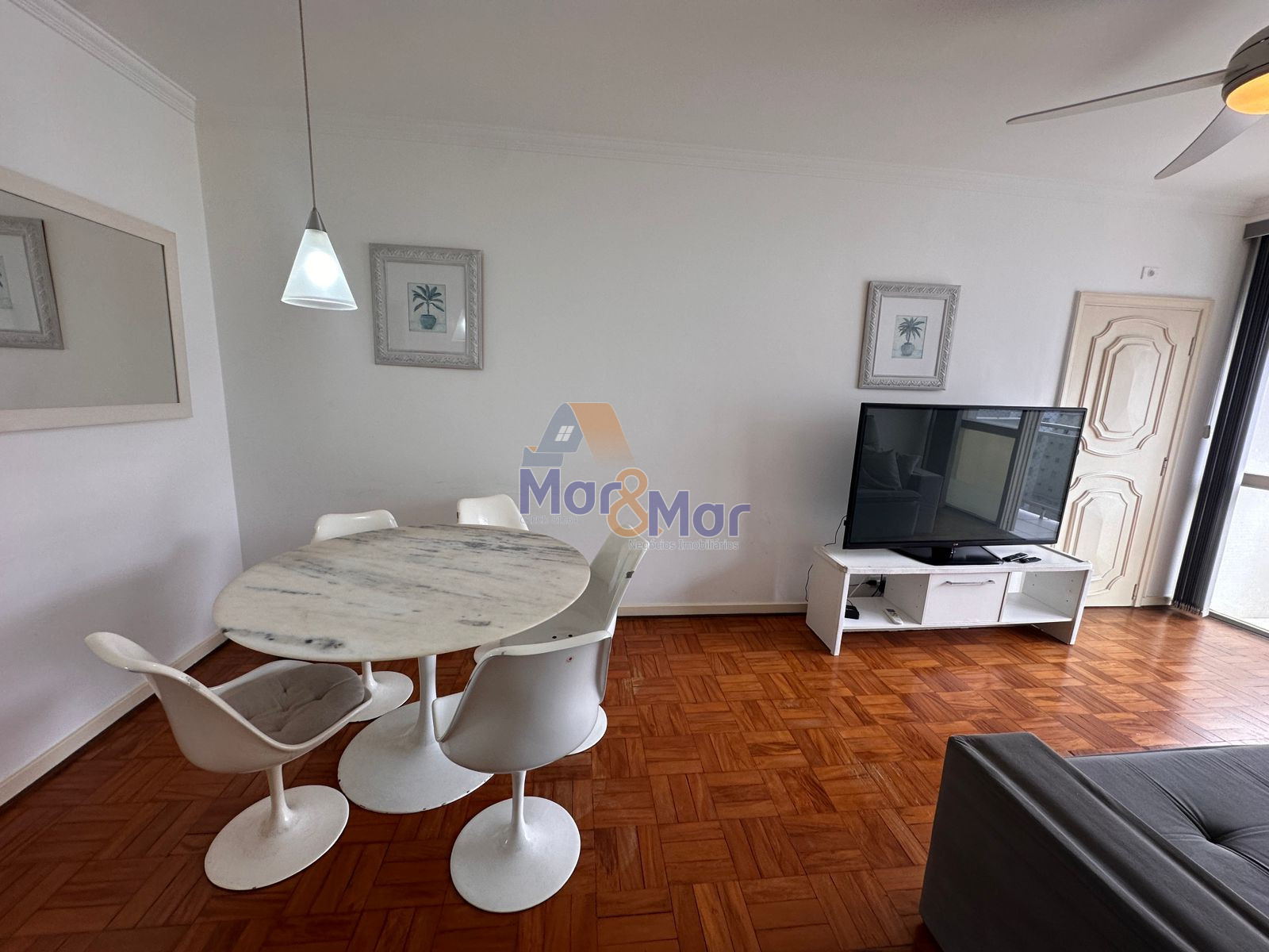 Apartamento na Praia das Pitangueiras, Guarujá - SP