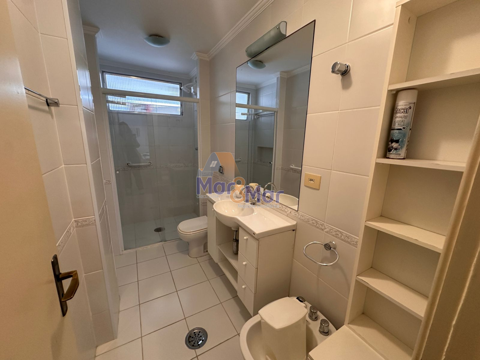 Apartamento na Praia das Pitangueiras, Guarujá - SP