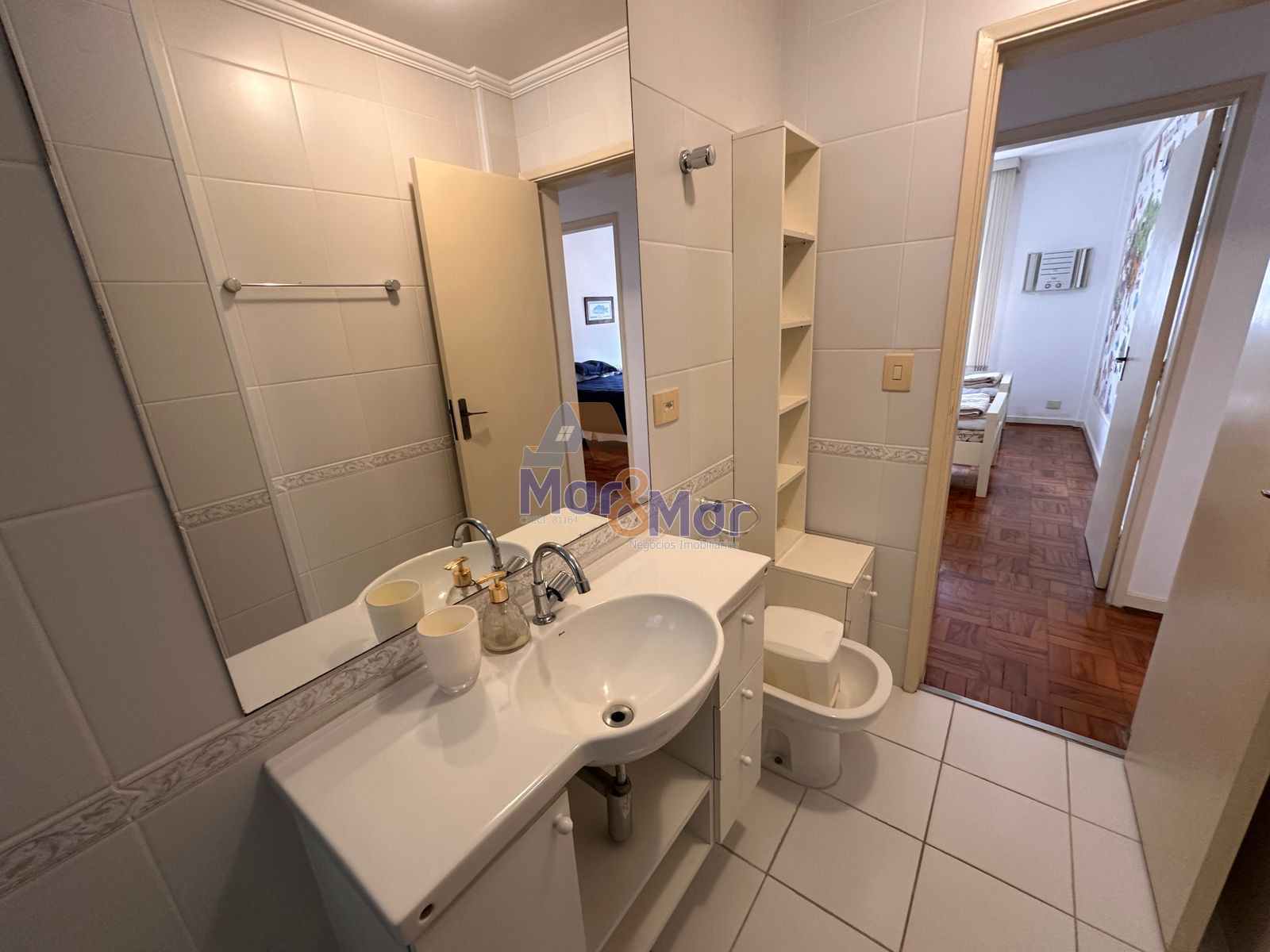Apartamento na Praia das Pitangueiras, Guarujá - SP