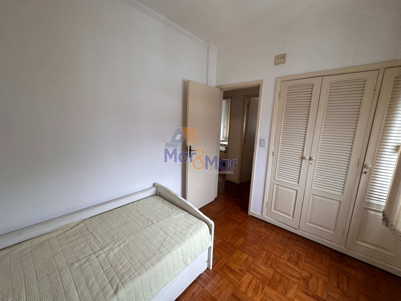Apartamento na Praia das Pitangueiras, Guarujá - SP