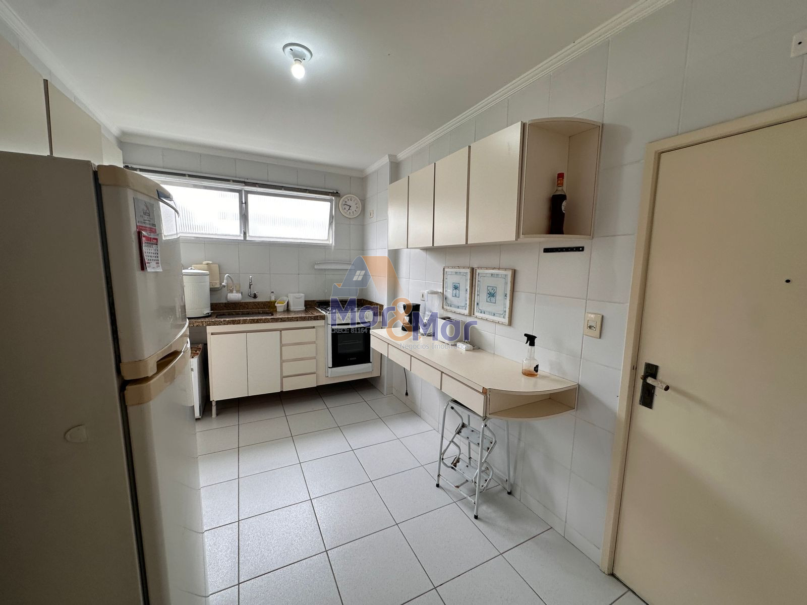 Apartamento na Praia das Pitangueiras, Guarujá - SP