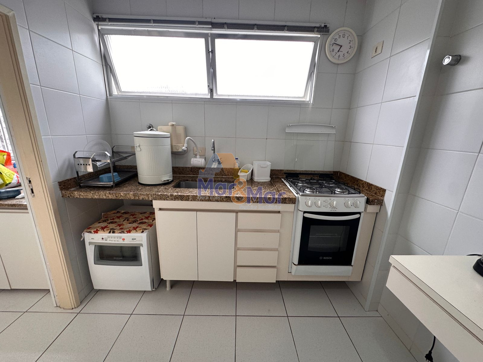 Apartamento na Praia das Pitangueiras, Guarujá - SP