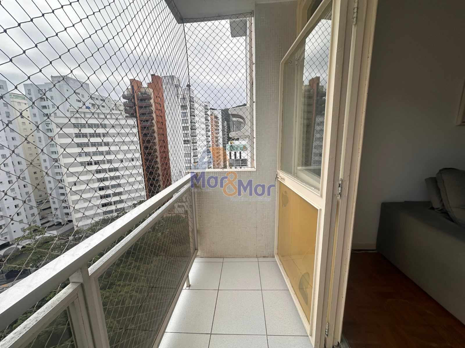 Apartamento na Praia das Pitangueiras, Guarujá - SP