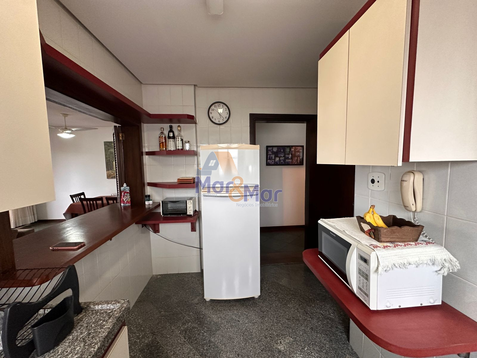 Apartamento na Praia das Pitangueiras, Guarujá - SP