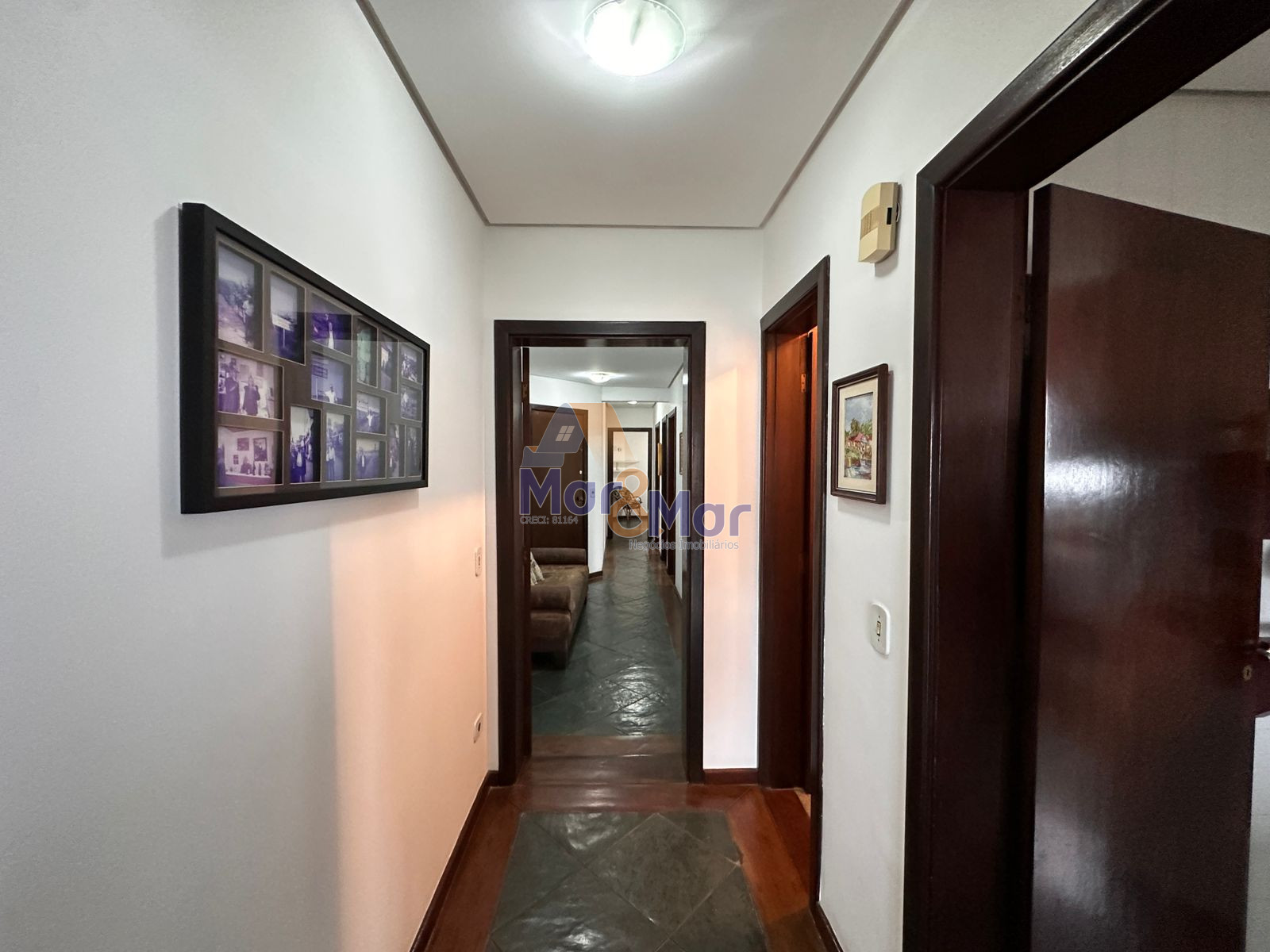 Apartamento na Praia das Pitangueiras, Guarujá - SP