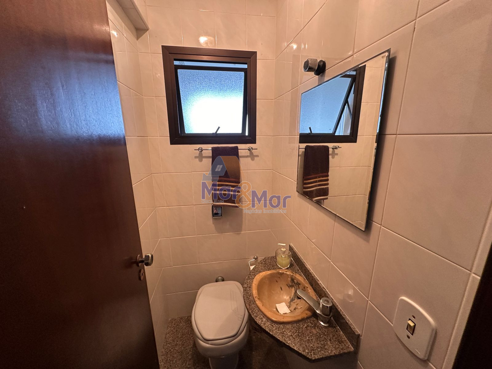 Apartamento na Praia das Pitangueiras, Guarujá - SP