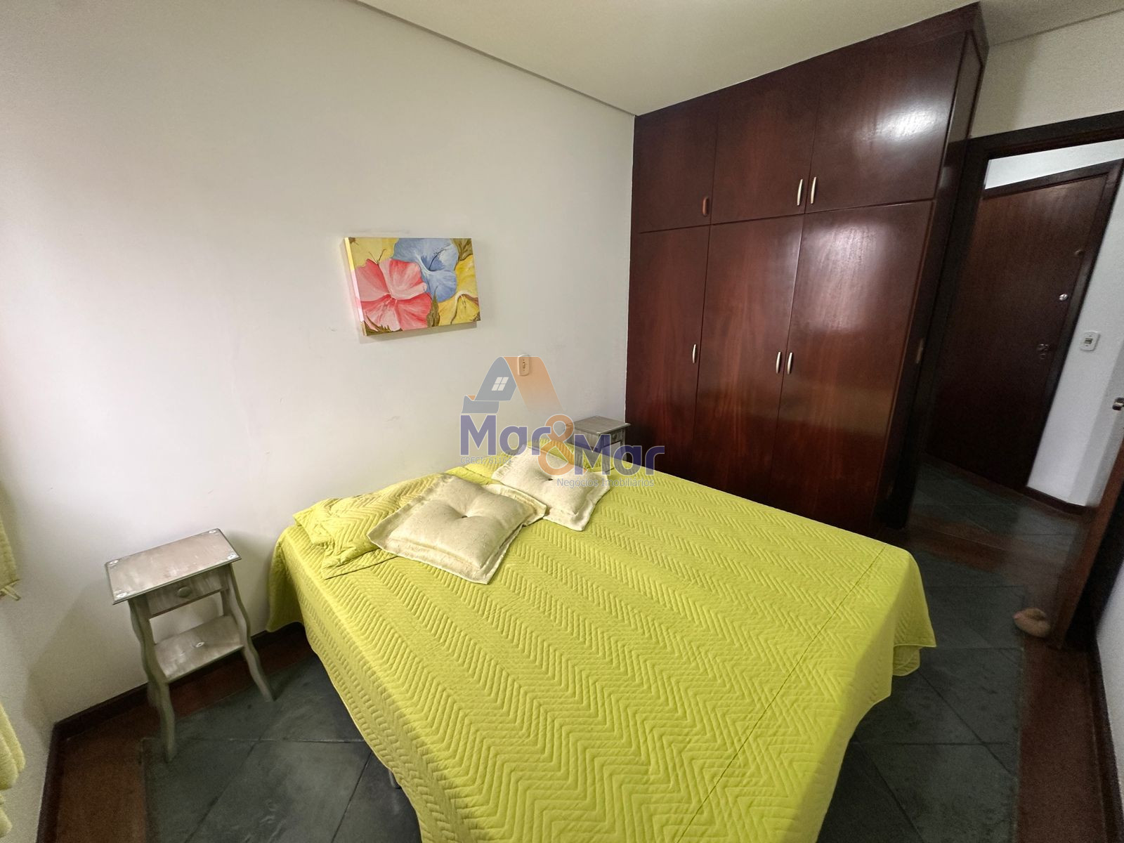 Apartamento na Praia das Pitangueiras, Guarujá - SP