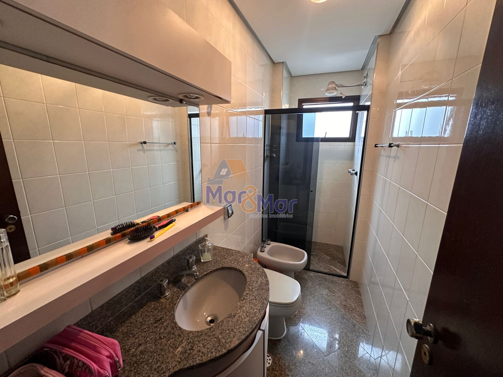 Apartamento na Praia das Pitangueiras, Guarujá - SP