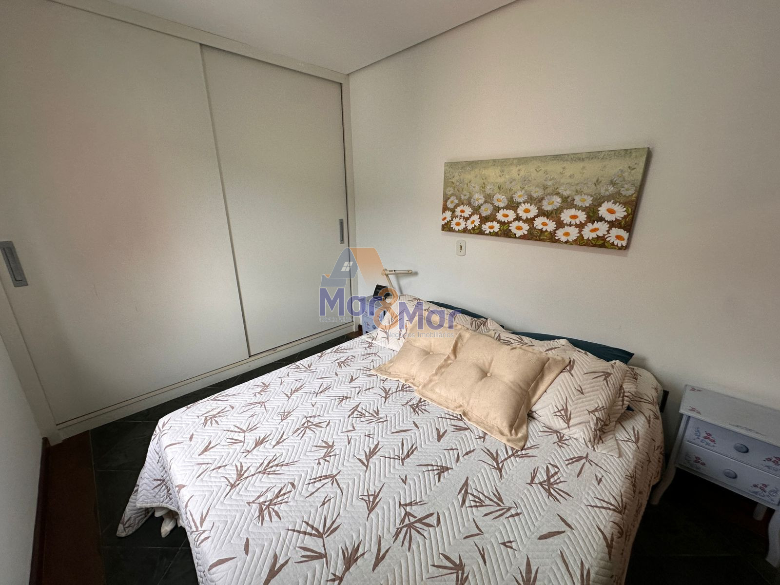 Apartamento na Praia das Pitangueiras, Guarujá - SP