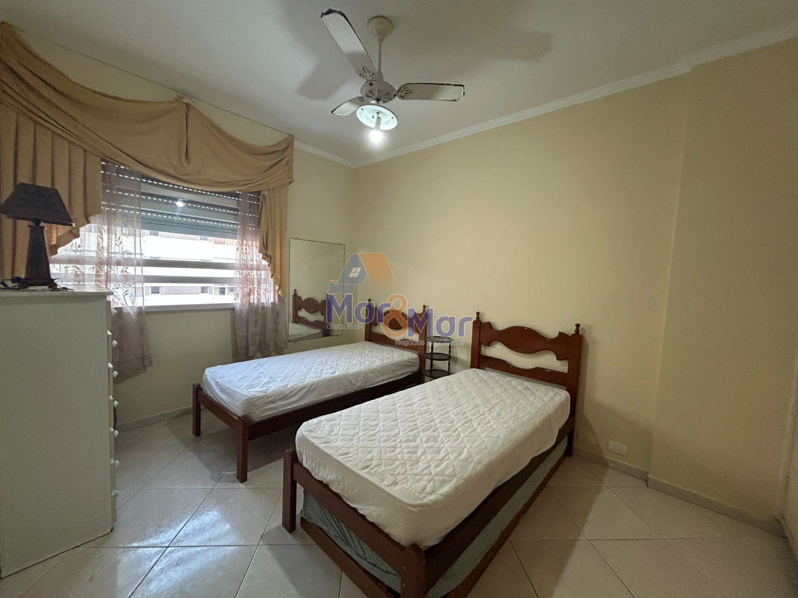 Apartamento na Praia das Pitangueiras, Guarujá - SP