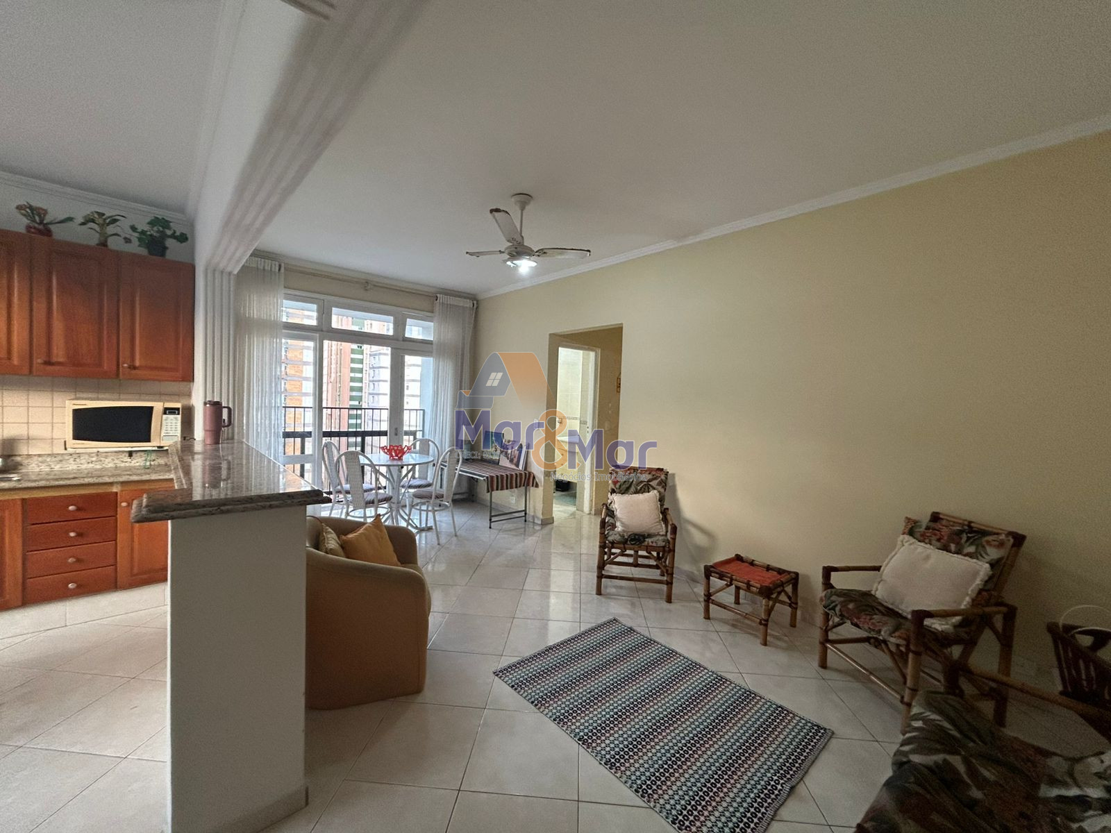 Apartamento na Praia das Pitangueiras, Guarujá - SP