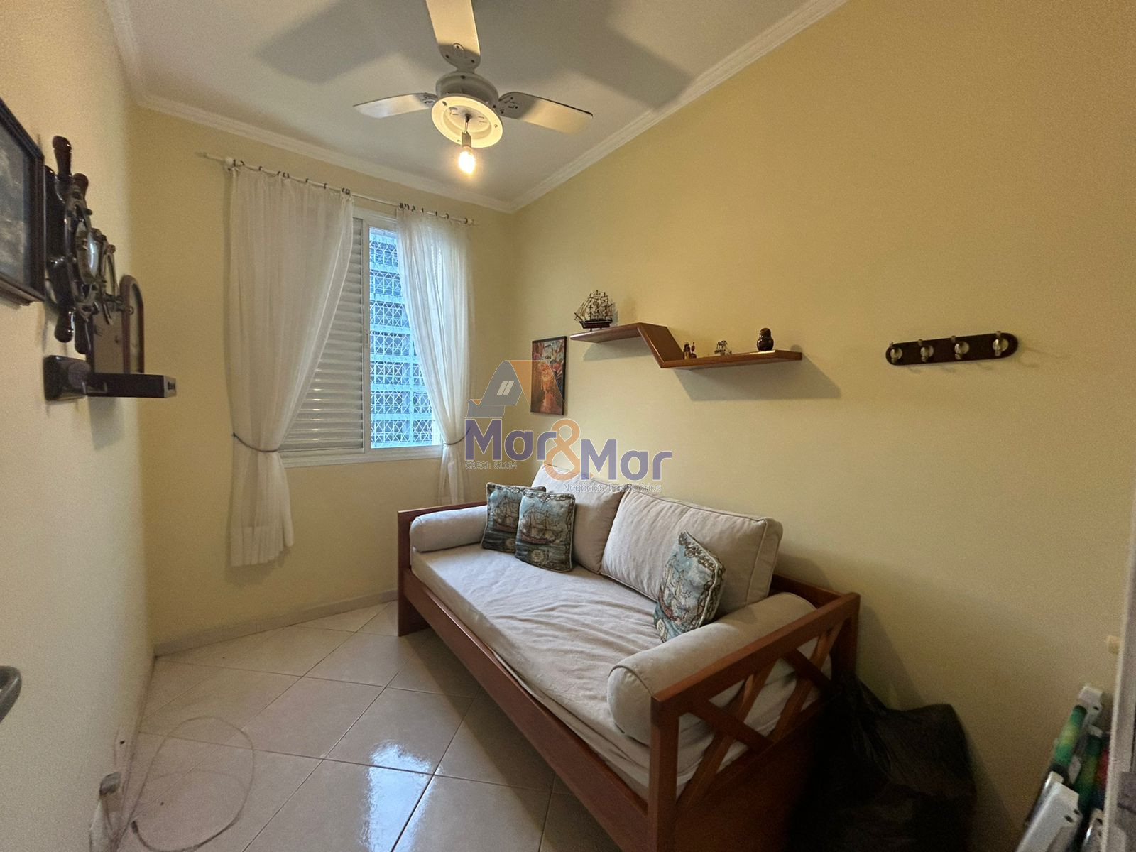 Apartamento na Praia das Pitangueiras, Guarujá - SP