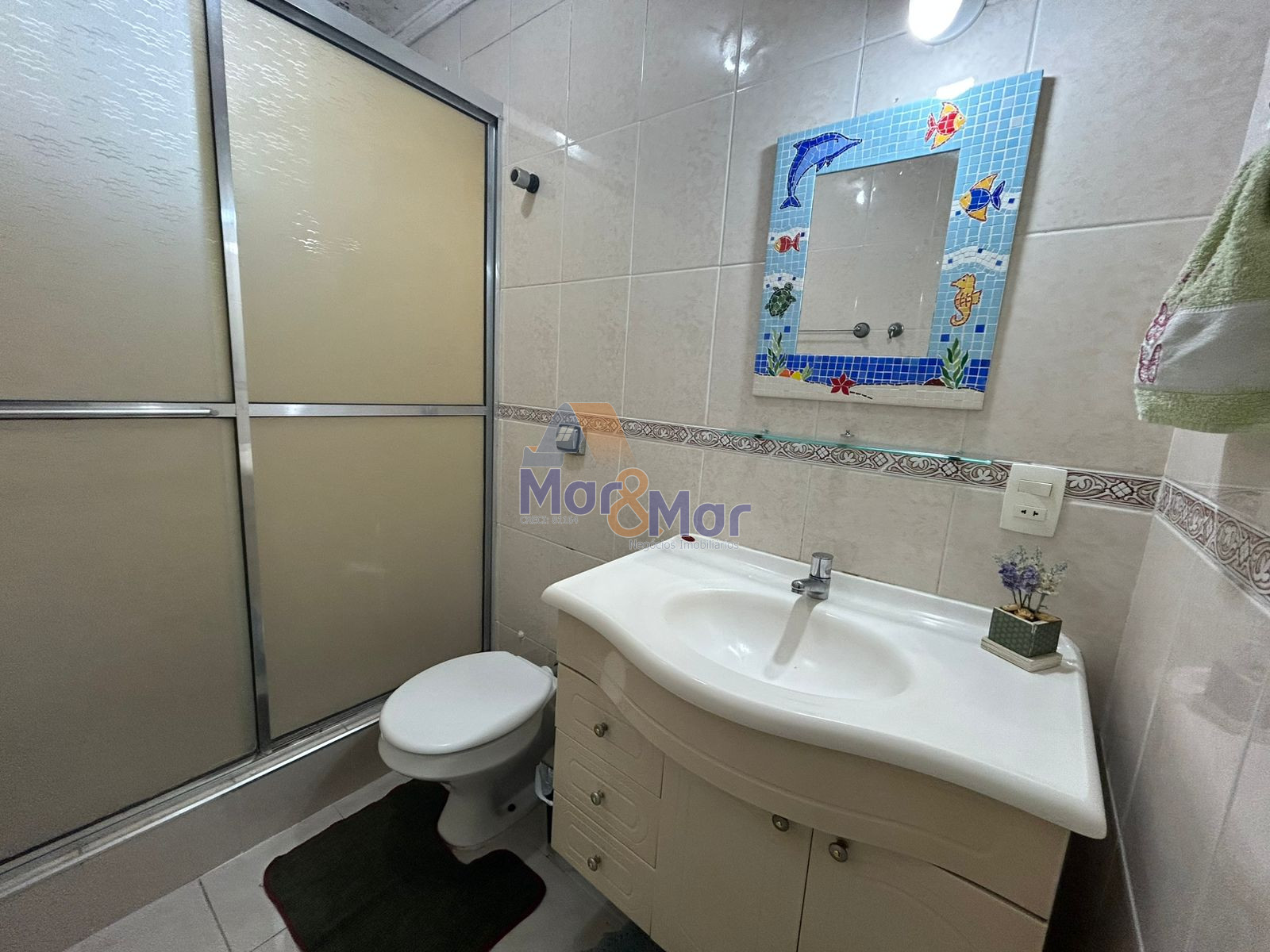 Apartamento na Praia das Pitangueiras, Guarujá - SP