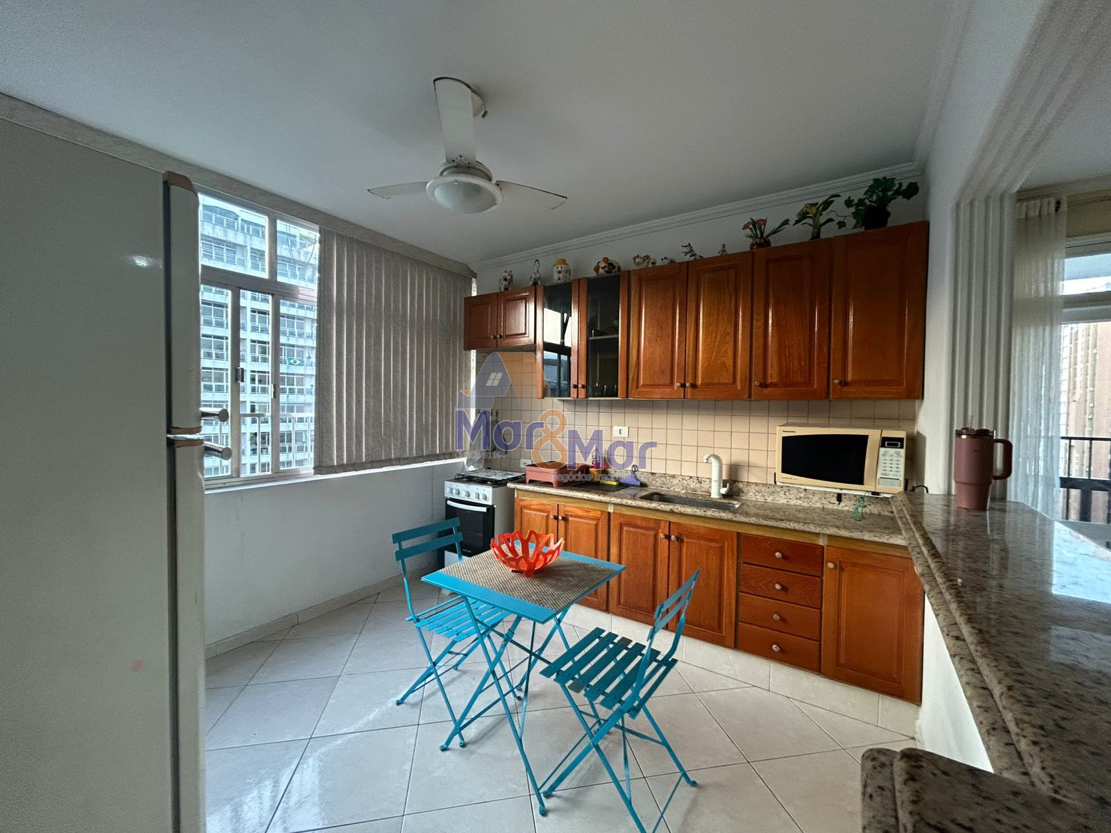 Apartamento na Praia das Pitangueiras, Guarujá - SP