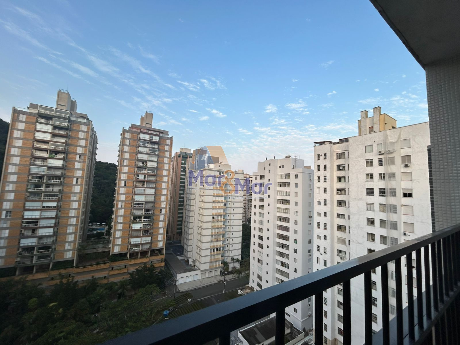 Apartamento na Praia das Pitangueiras, Guarujá - SP