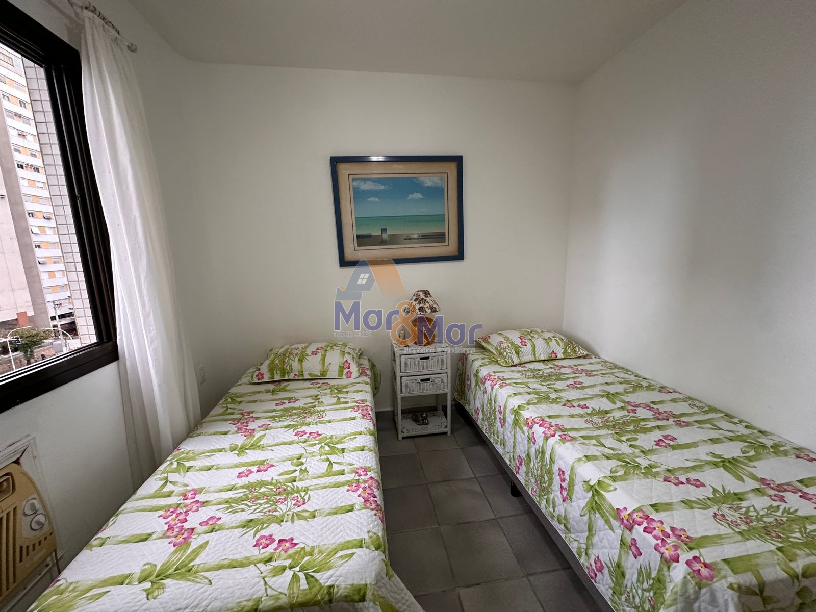 Apartamento na Praia das Pitangueiras, Guarujá - SP