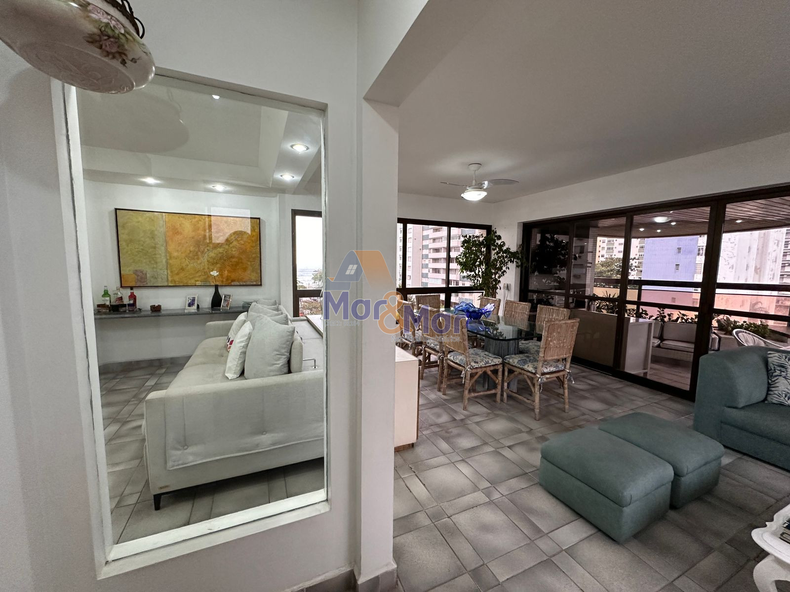 Apartamento na Praia das Pitangueiras, Guarujá - SP