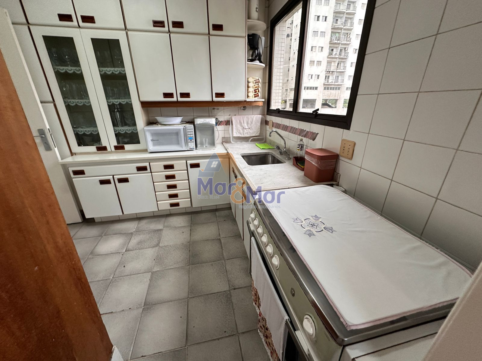 Apartamento na Praia das Pitangueiras, Guarujá - SP