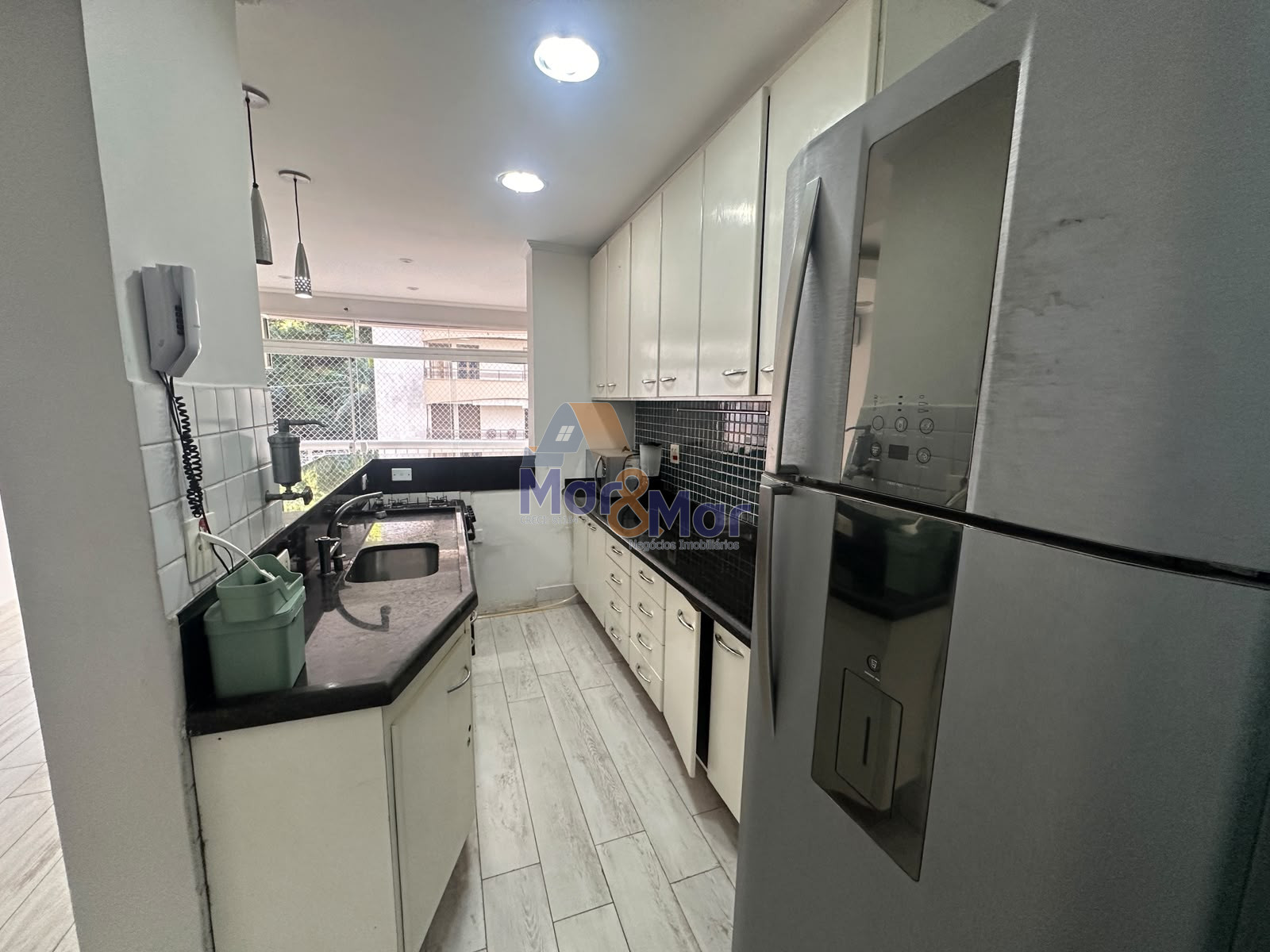 Apartamento na Praia das Pitangueiras, Guarujá - SP