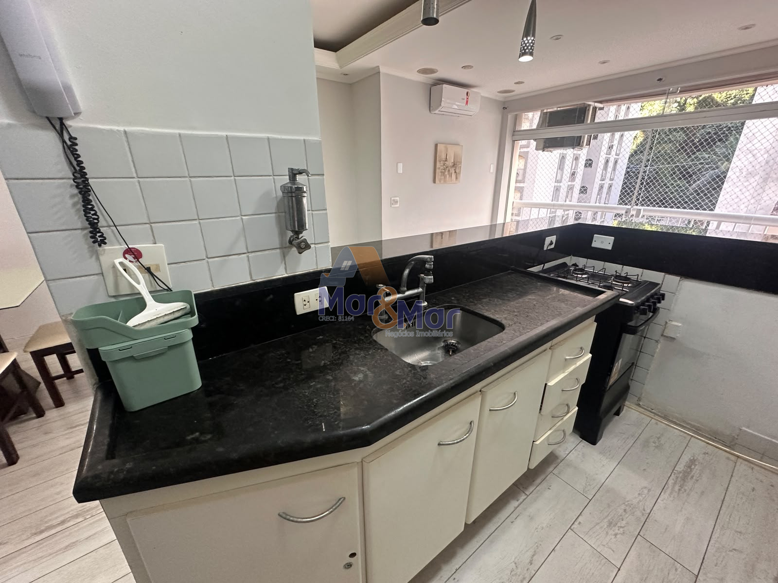 Apartamento na Praia das Pitangueiras, Guarujá - SP
