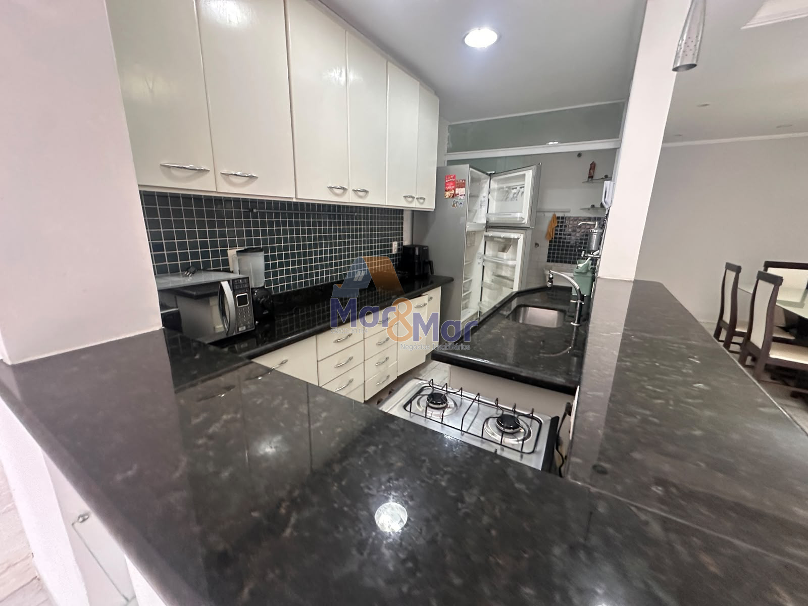 Apartamento na Praia das Pitangueiras, Guarujá - SP