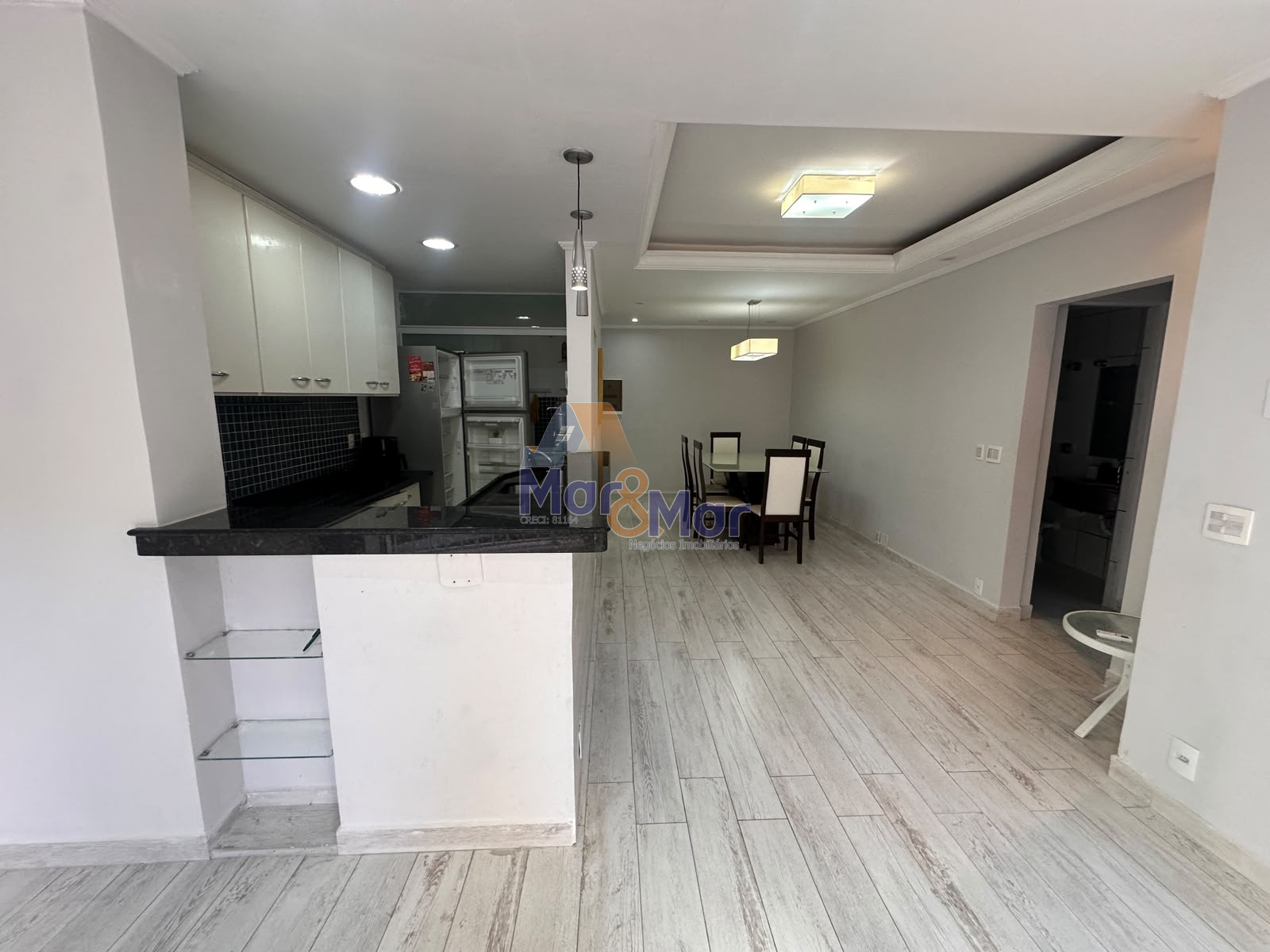 Apartamento na Praia das Pitangueiras, Guarujá - SP