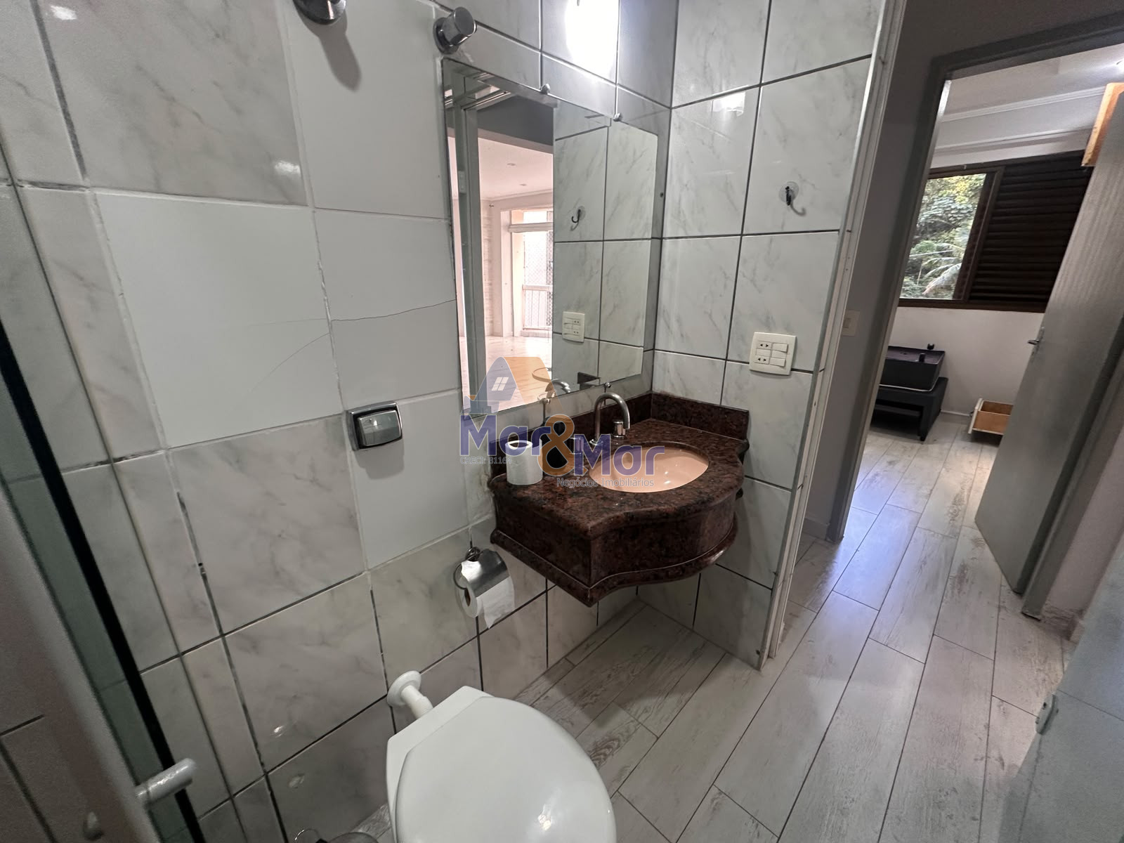 Apartamento na Praia das Pitangueiras, Guarujá - SP