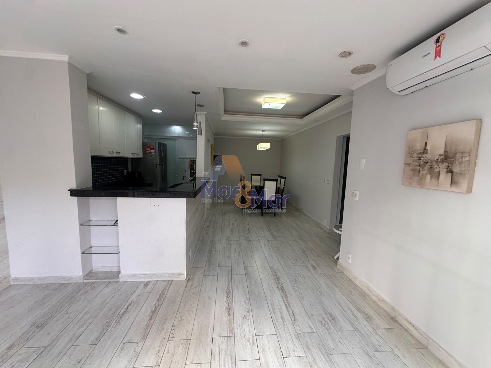 Apartamento na Praia das Pitangueiras, Guarujá - SP