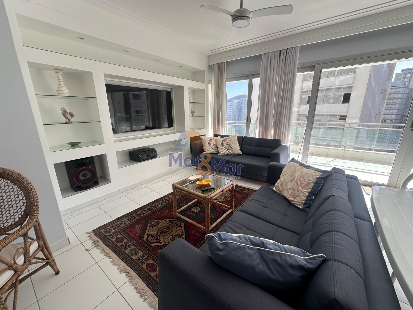 Apartamento Frente ao Mar nas Pitangueiras, Guarujá - SP