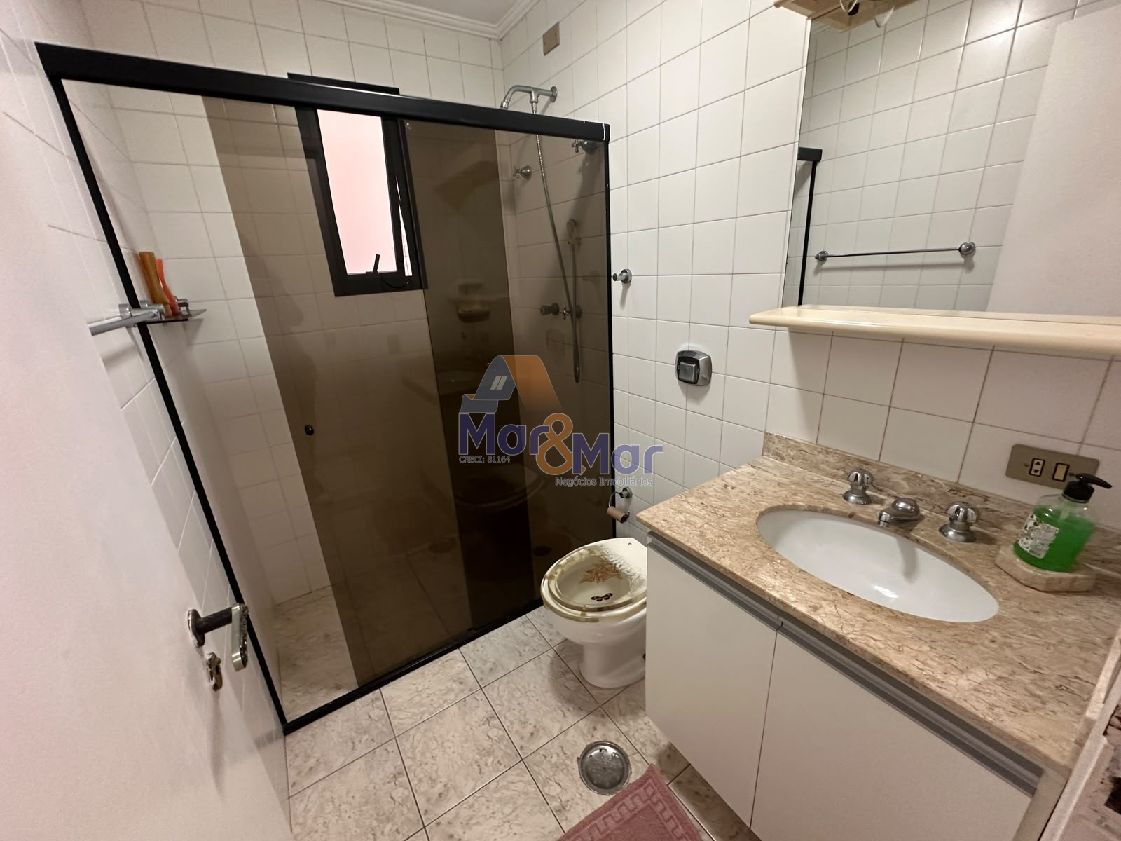 Apartamento na Praia das Pitangueiras, Guarujá - SP