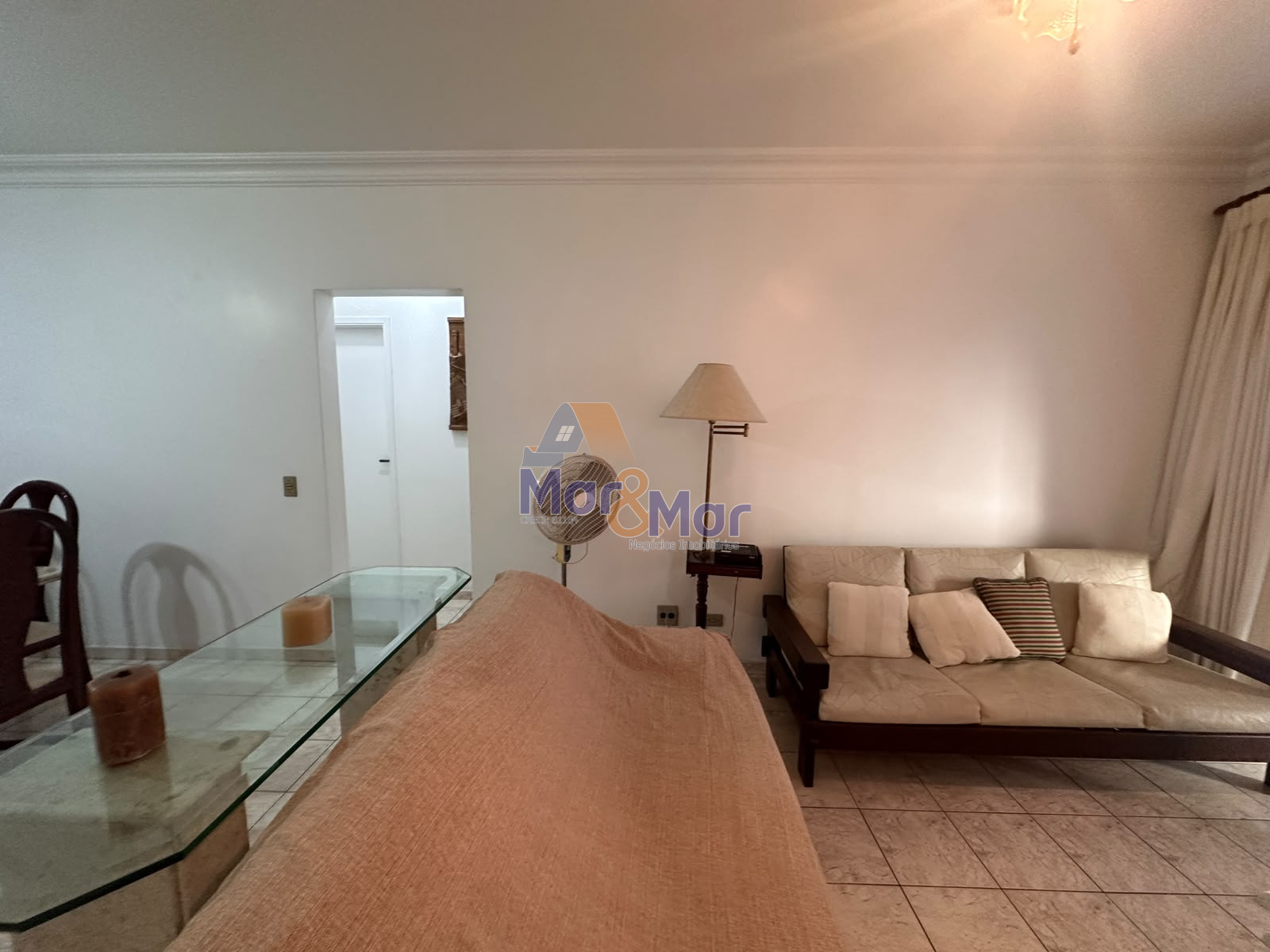 Apartamento na Praia das Pitangueiras, Guarujá - SP