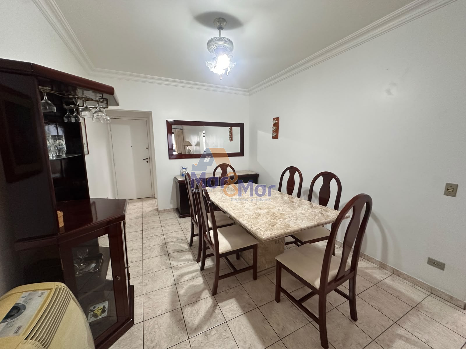 Apartamento na Praia das Pitangueiras, Guarujá - SP