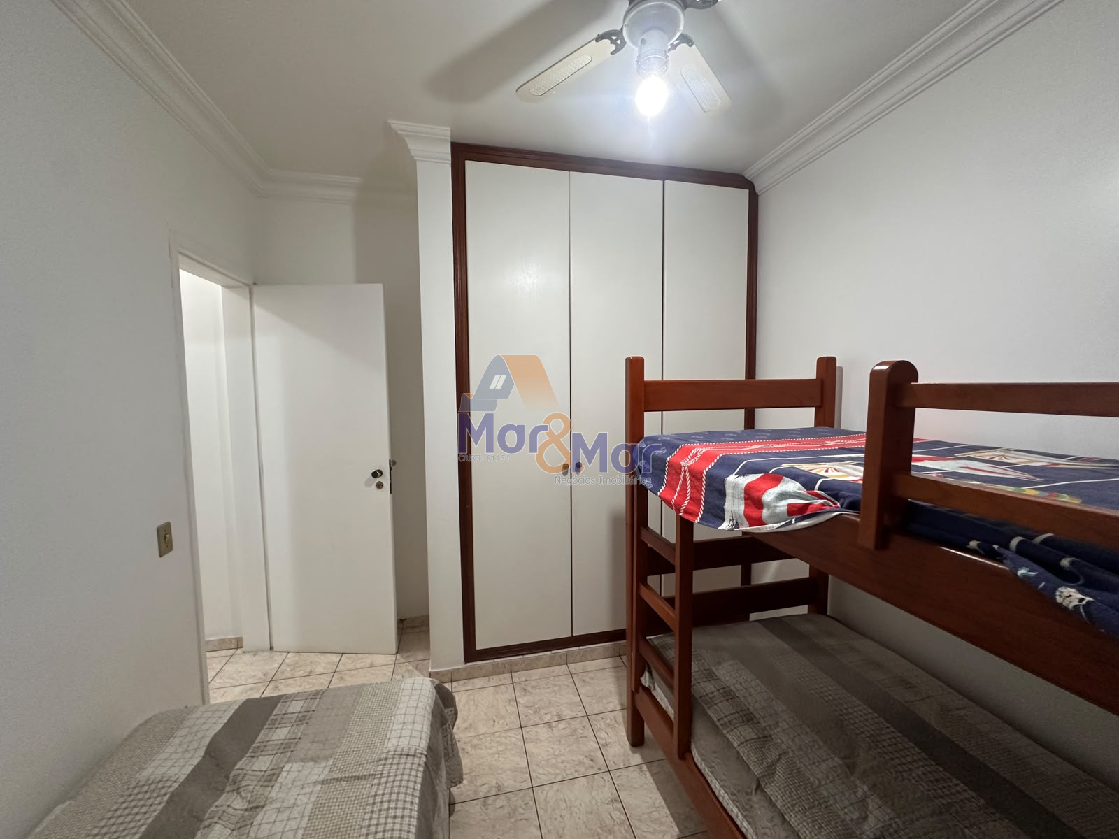 Apartamento na Praia das Pitangueiras, Guarujá - SP