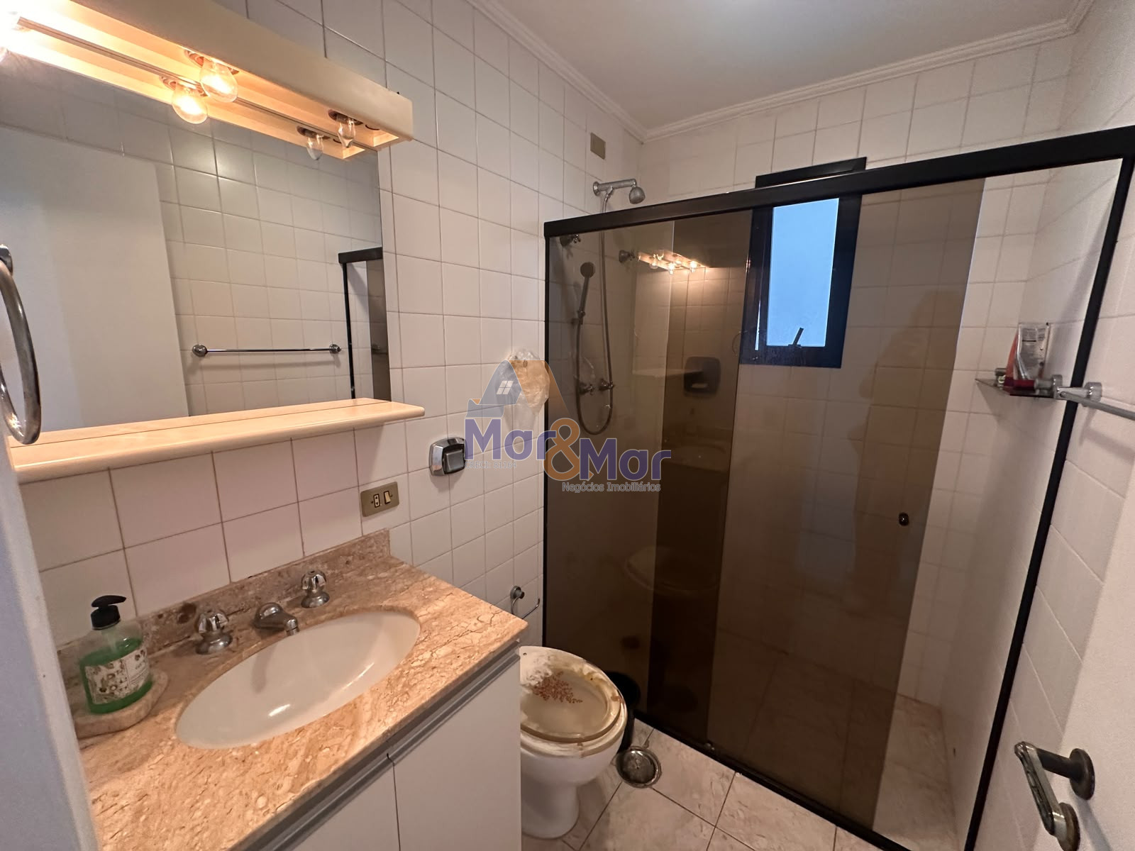 Apartamento na Praia das Pitangueiras, Guarujá - SP