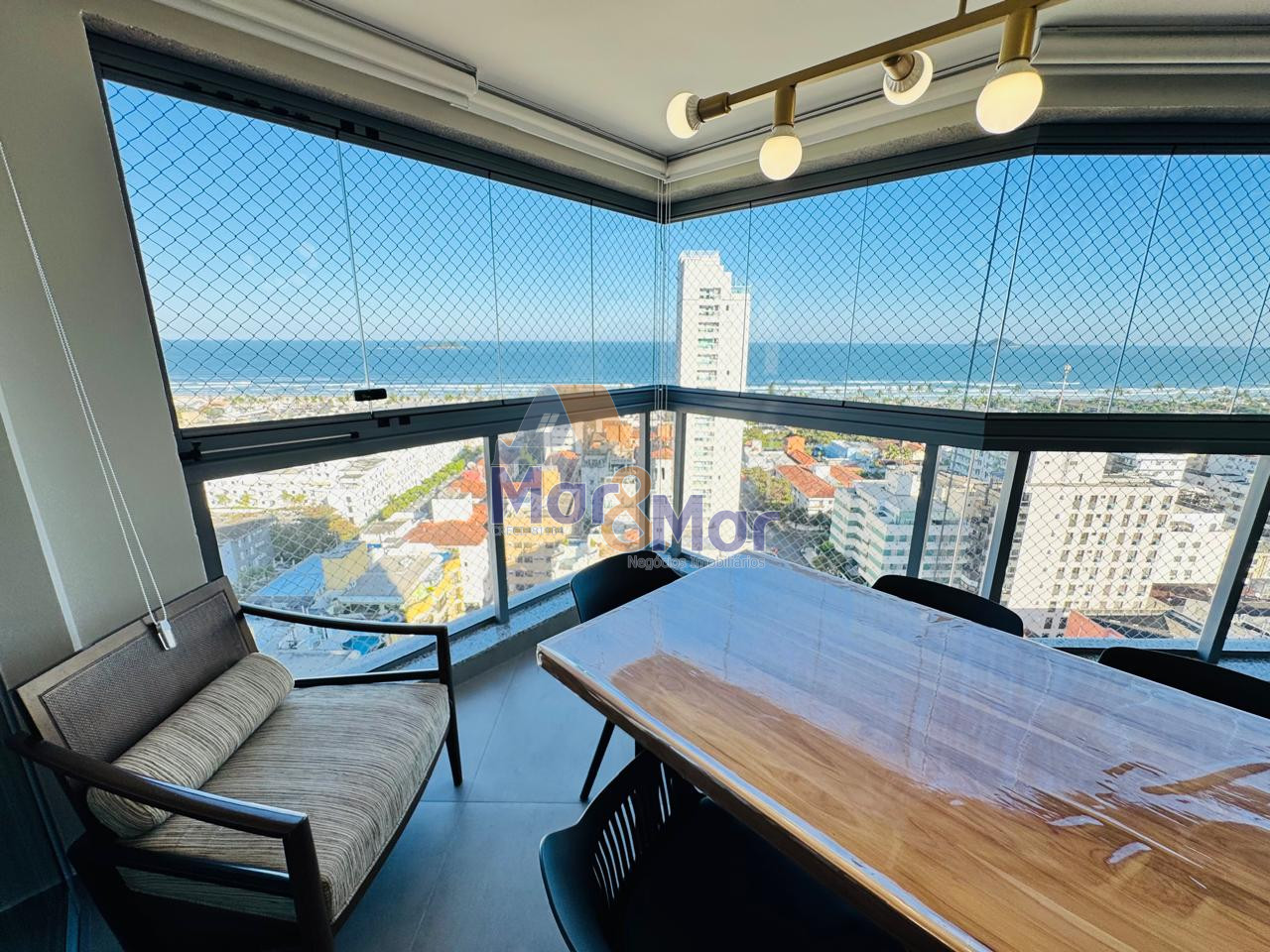Apartamento na Praia da Enseada, Guarujá - SP