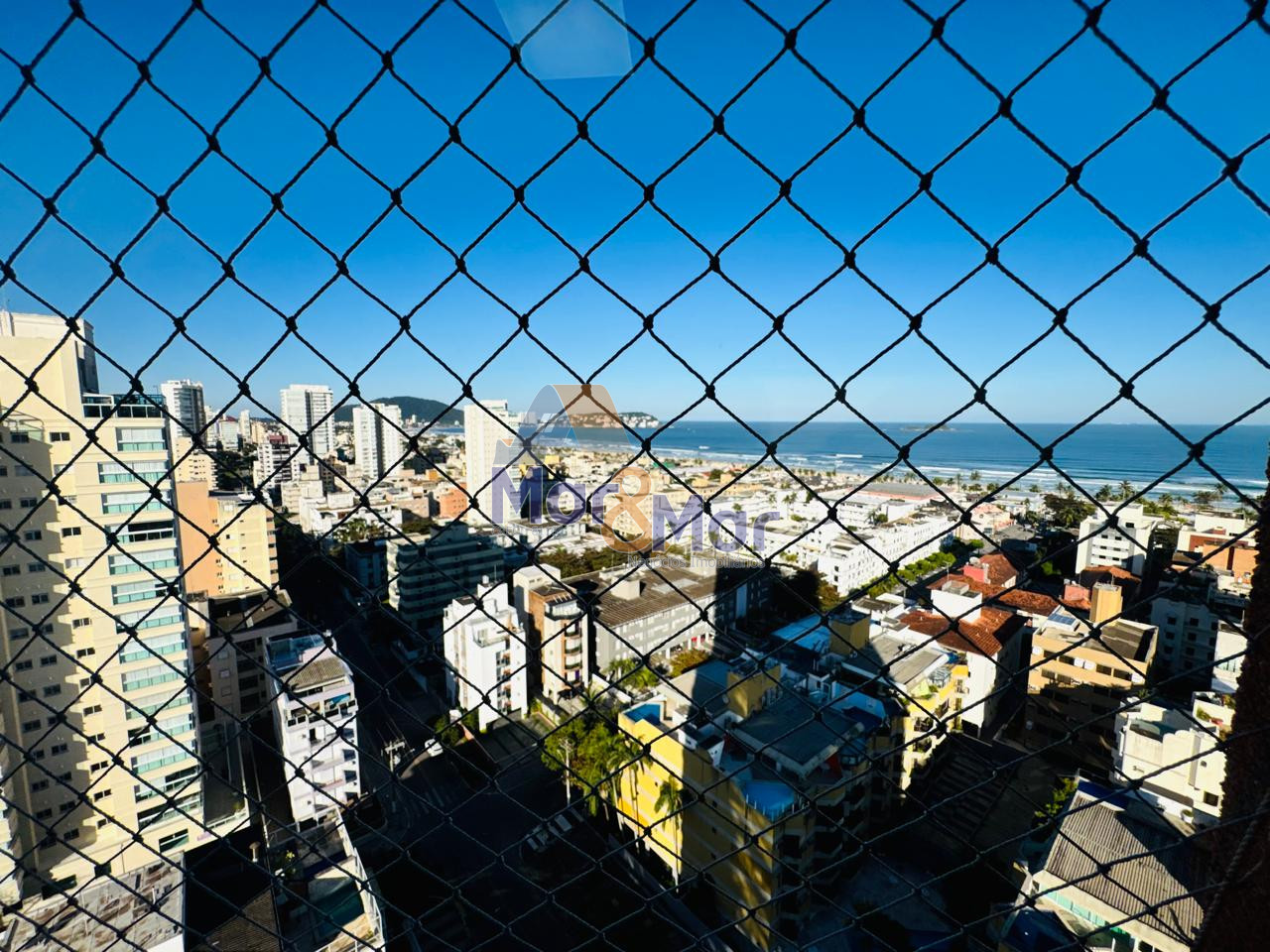 Apartamento na Praia da Enseada, Guarujá - SP