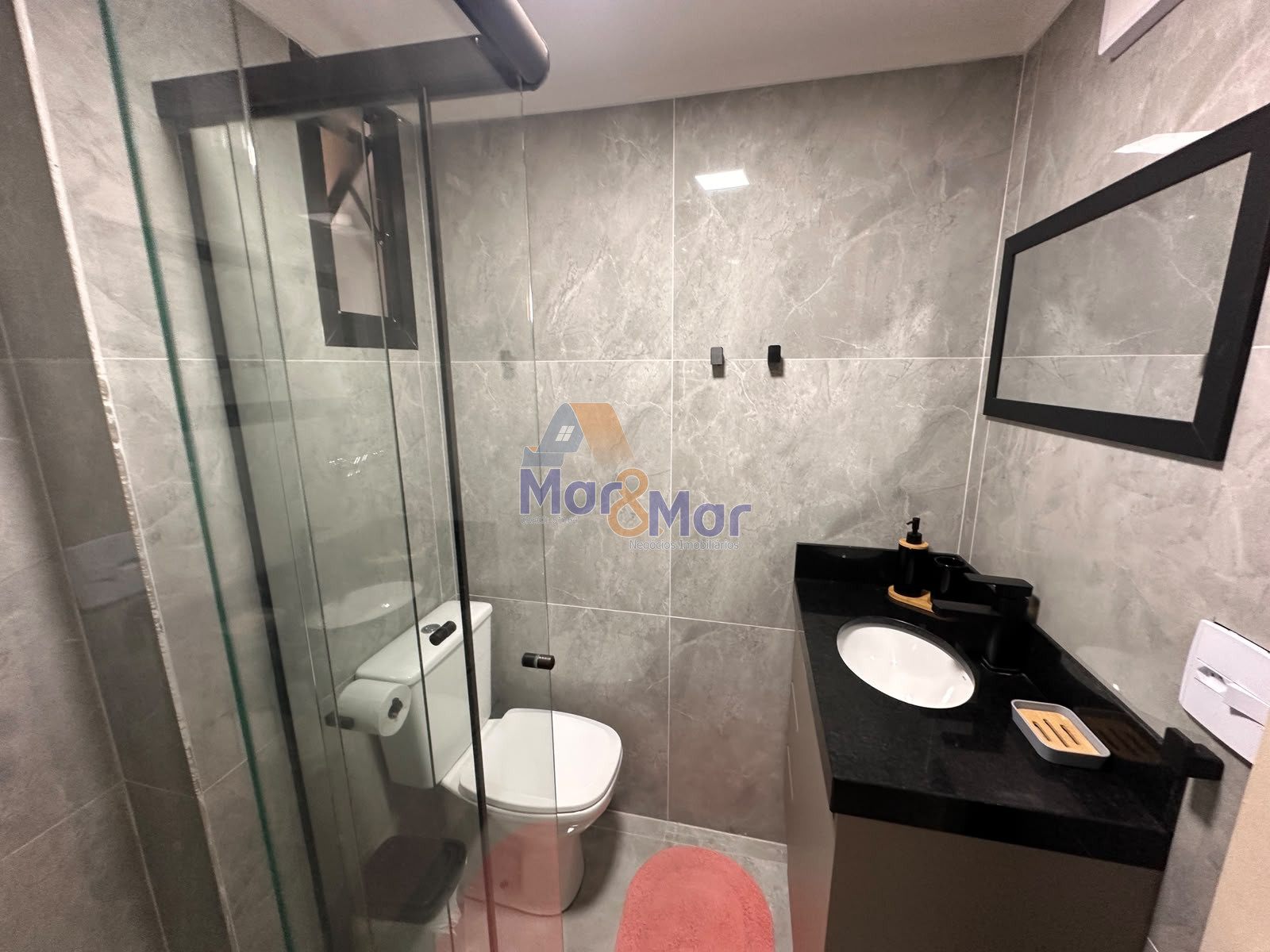 Apartamento na Praia das Pitangueiras, Guarujá - SP