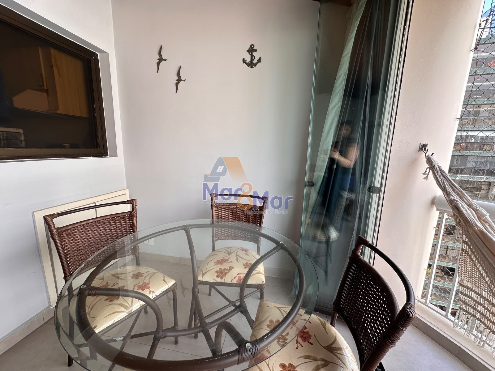 Apartamento na Praia das Pitangueiras, Guarujá - SP